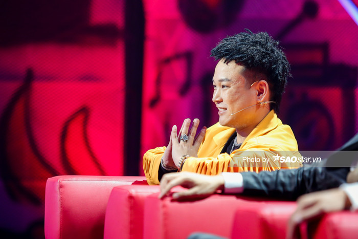 Fan King Of Rap 'sởn da gà' khi Chị Cả hóa thân thành nữ công nhân quét rác, làm mới hit Diva Hồng Nhung với lối chơi vần 'siêu dị' Ảnh 11