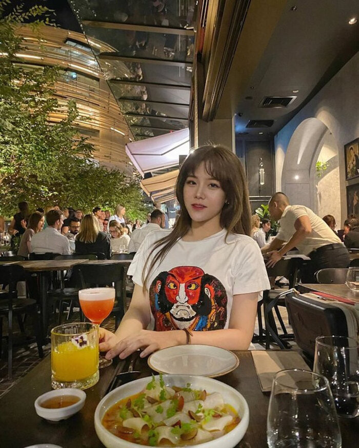 Trước đó, cô nàng dính tin đồn 'dao kéo' khi xuất hiện với gương mặt khác lạ, thiếu tự nhiên.