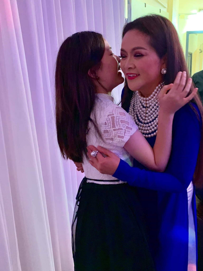 Hiện cô và con gái đang có cuộc sống bình yên ở Mỹ.