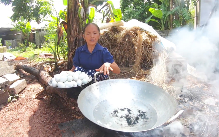 Trước Hưng Vlog, Bà Tân cũng từng lao đao vì một nồi cháo, người hâm mộ gửi hẳn tâm thư Ảnh 2