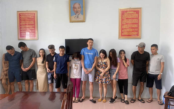 Tạm giữ hình sự Dũng 'trọc' cùng nhiều đối tượng tổ chức dùng ma tuý bay lắc trong quán karaoke Ảnh 2