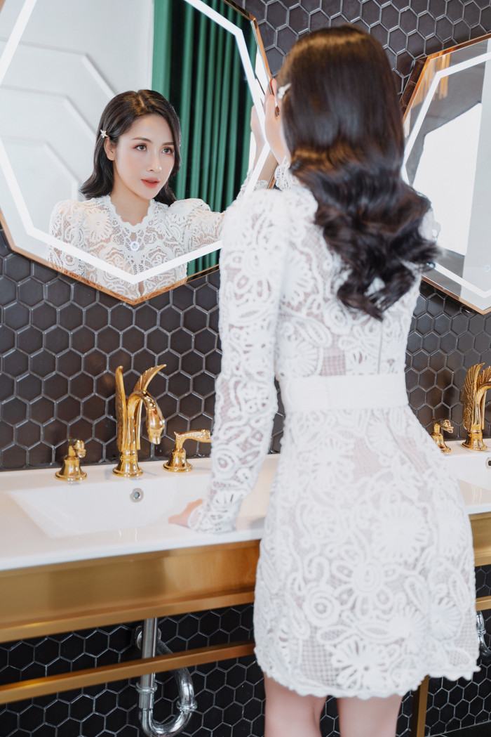 Ca sĩ Linh Lê: 'Cuộc sống không trải đầy hoa hồng, thế nhưng tôi quyết tâm dẫm lên gai góc để bước tới thành công' Ảnh 4