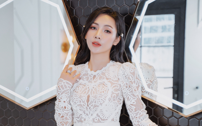 Ca sĩ Linh Lê: 'Cuộc sống không trải đầy hoa hồng, thế nhưng tôi quyết tâm dẫm lên gai góc để bước tới thành công' Ảnh 2