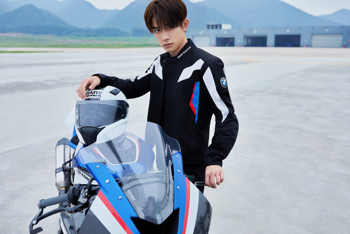 Diễn viên, ca sĩ Dịch Dương Thiên Tỉ