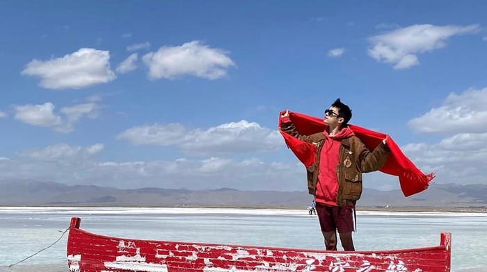 Với tạo hình như các chị gái lớn tuổi, Dịch Dương Thiên Tỉ ngay lập tức được lên top tìm kiếm