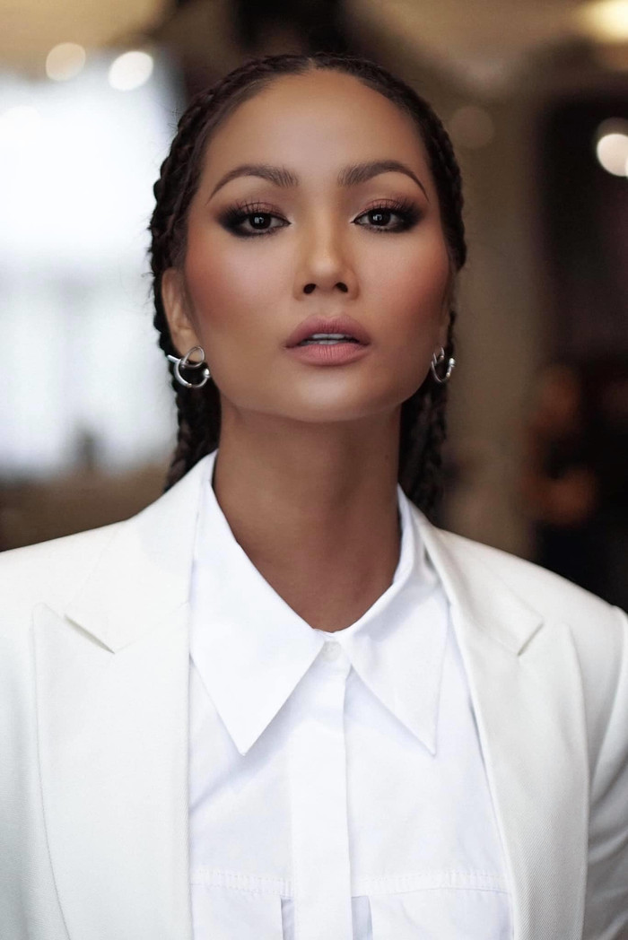  Tạo hình mới cực cool ngầu và lạnh lùng của nàng Hậu khiến dân tình phải xuýt xoa không ngớt 