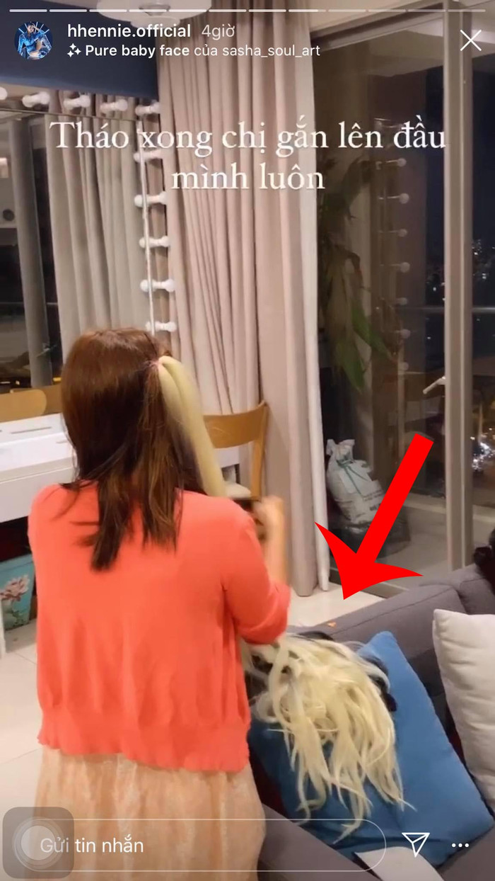 Nhìn mớ tóc giả chất đống của H'Hen Niê ai nấy đều bày tỏ sự bái phục với độ chịu chơi của cô nàng