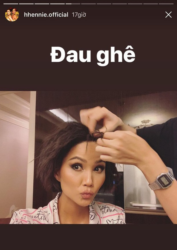 Kiểu tóc tết chân rết là một kiểu tóc đòi hỏi sự tỉ mẩn và kiên nhẫn rất nhiều của người thợ lẫn của người để