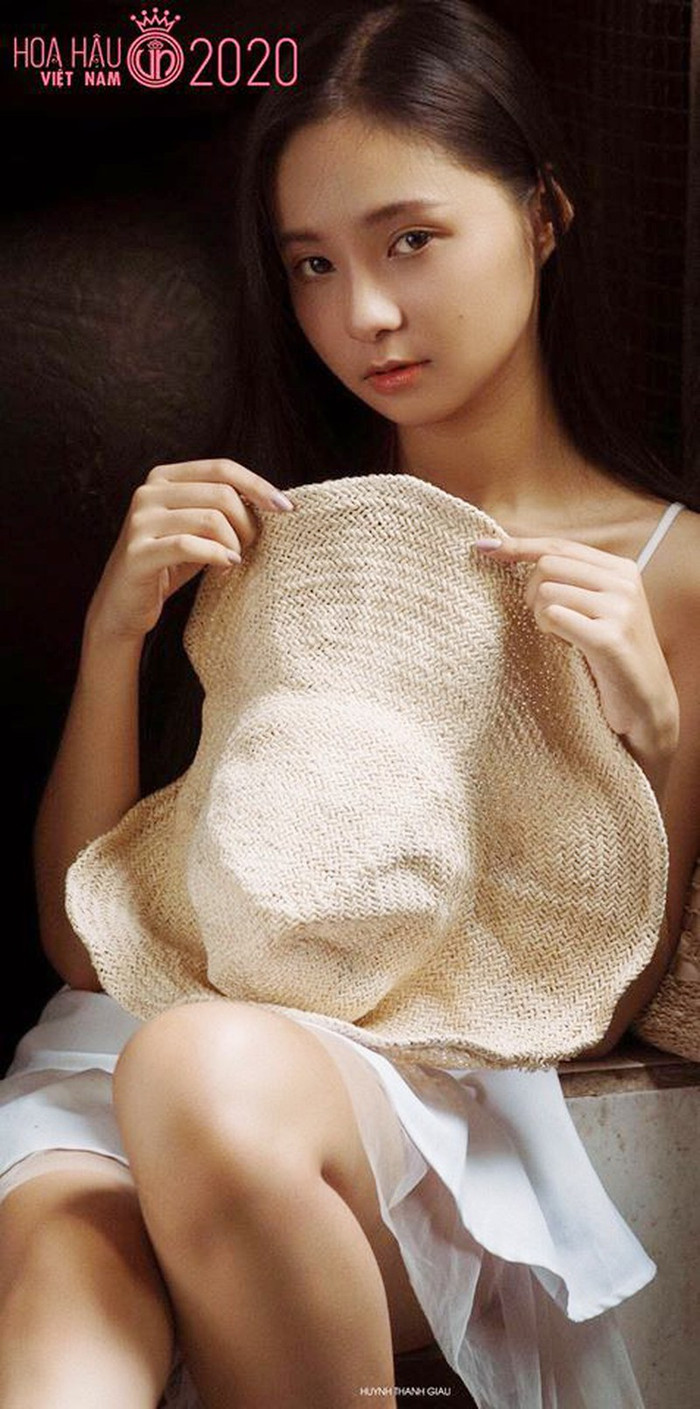Nữ sinh ĐH Tôn Đức Thắng dự thi Hoa hậu Việt Nam 2020: 'Tham gia để bản thân vượt khỏi vùng an toàn' Ảnh 3