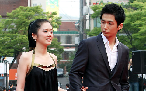 Diễn viên Jang Seong Won - anh trai Jang Nara kết hôn: Khi nào 'nàng thơ' mới chịu lấy chồng dù đã 40? Ảnh 2