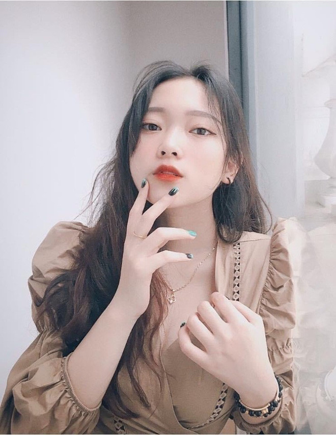 'Khai quật' thêm hotgirl ảnh thẻ, soi hình ngoài đời còn ưng mắt hơn Ảnh 5