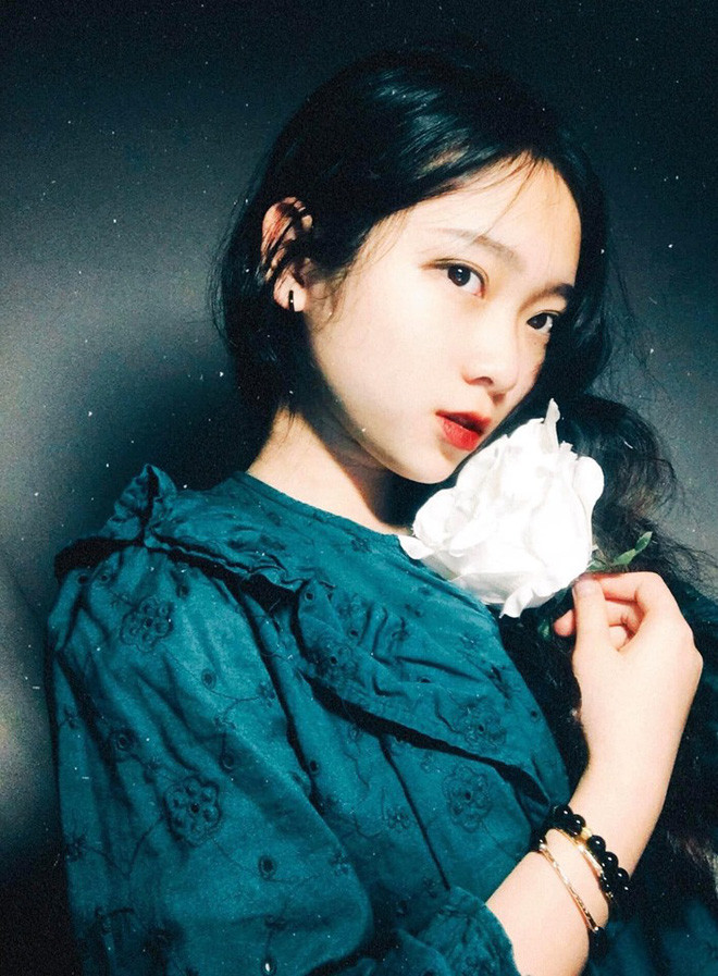 Linh Chi luôn đặt việc học lên hàng đầu.