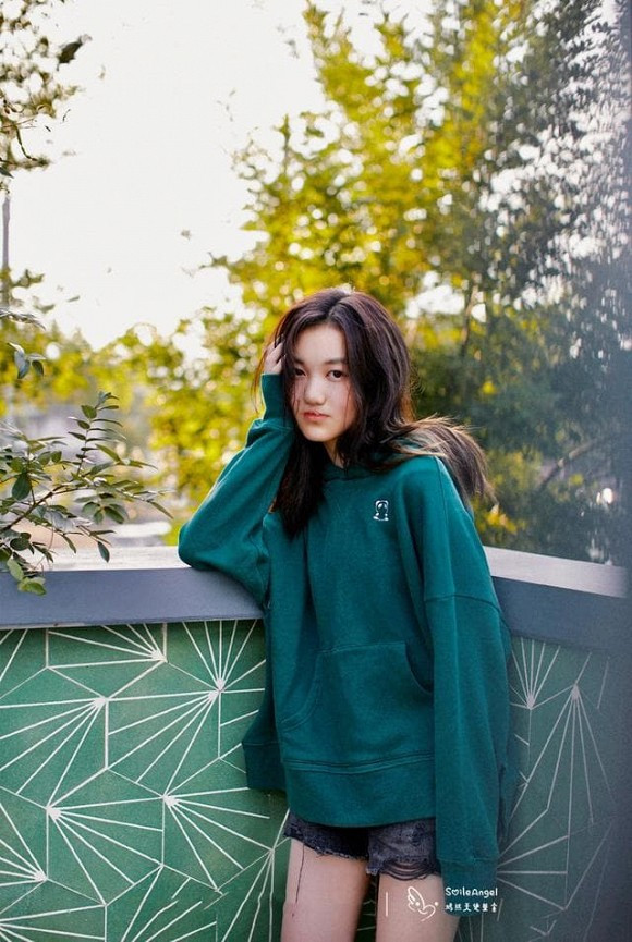 Lý Yên - Con gái Vương Phi gây bất ngờ khi lột xác thành công ở tuổi 14