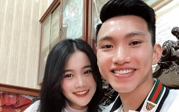 Bạn gái hot girl bóng gió chia tay Đoàn Văn Hậu? Ảnh 2