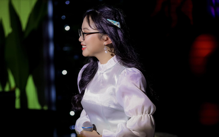 Phương Mỹ Chi khiến khán giả ấm lòng với đêm nhạc hướng về miền Trung vì ảnh hưởng của Covid-19 Ảnh 2