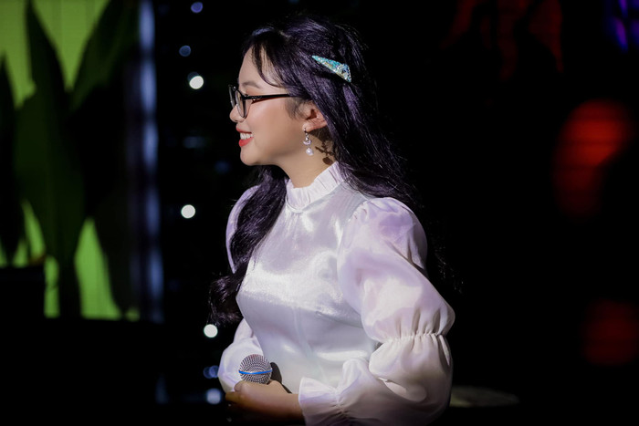 Phương Mỹ Chi khiến khán giả ấm lòng với đêm nhạc hướng về miền Trung vì ảnh hưởng của Covid-19 Ảnh 3