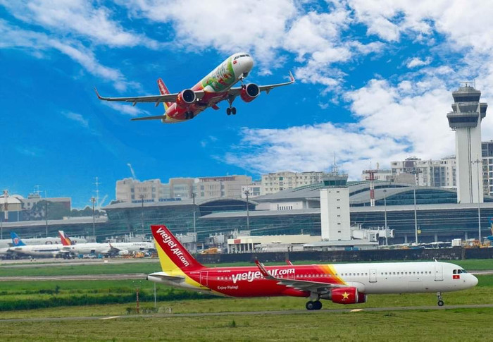 Vietjet tăng cường nhiều chuyến bay đi đến Đà Nẵng, bỏ giãn cách trên chuyến bay. Ảnh minh hoạ