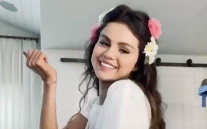 Xỉu-lên-xỉu-xuống với visual cực phẩm của Selena trong khi đứng một mình đu đưa với 'Ice Cream' Ảnh 2