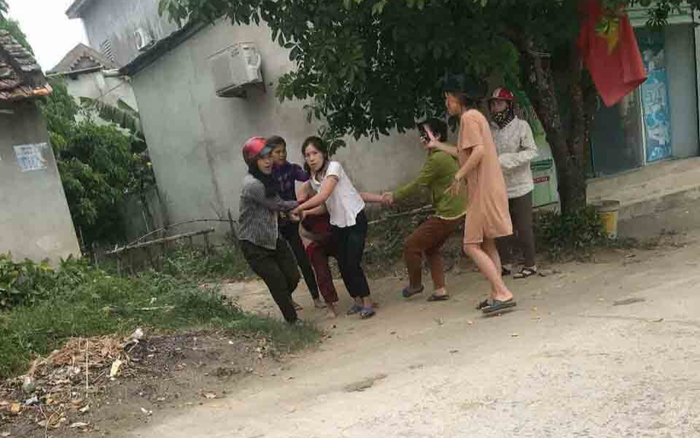 Điều tra nhóm đối tượng lao vào đánh hội đồng một phụ nữ đến chấn thương sọ não Ảnh 2