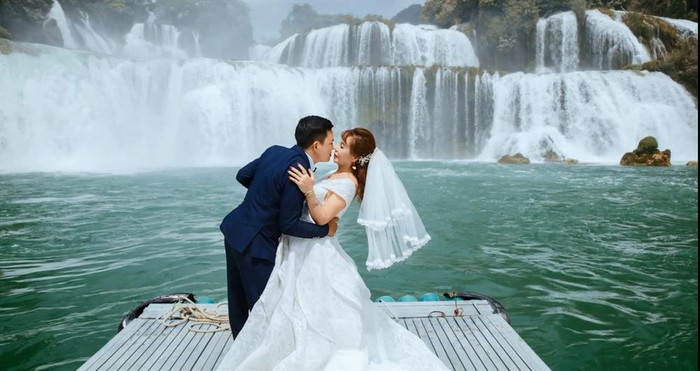 'Cô dâu 62 tuổi' khoe trọn bộ ảnh cưới kỷ niệm 2 năm về chung nhà với chồng trẻ nhưng vẫn bị dân tình chỉ trích vì điều này Ảnh 5