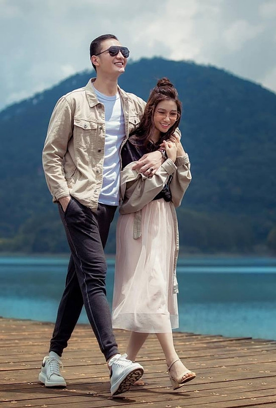 Hai vợ chồng 'tình bề bình' trong một chuyến du lịch