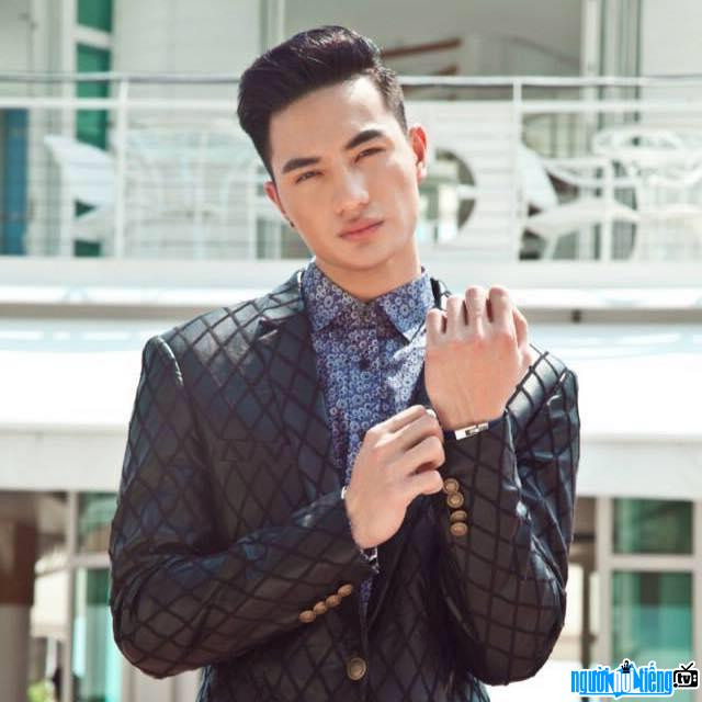 Nam vương Nguyễn Văn Sơn với ngoại hình điển trai khiến hội chị em 'say như điếu đổ'