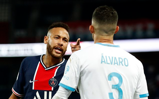 Neymar đấm vào đầu đối thủ, nhận thẻ đỏ trực tiếp Ảnh 2