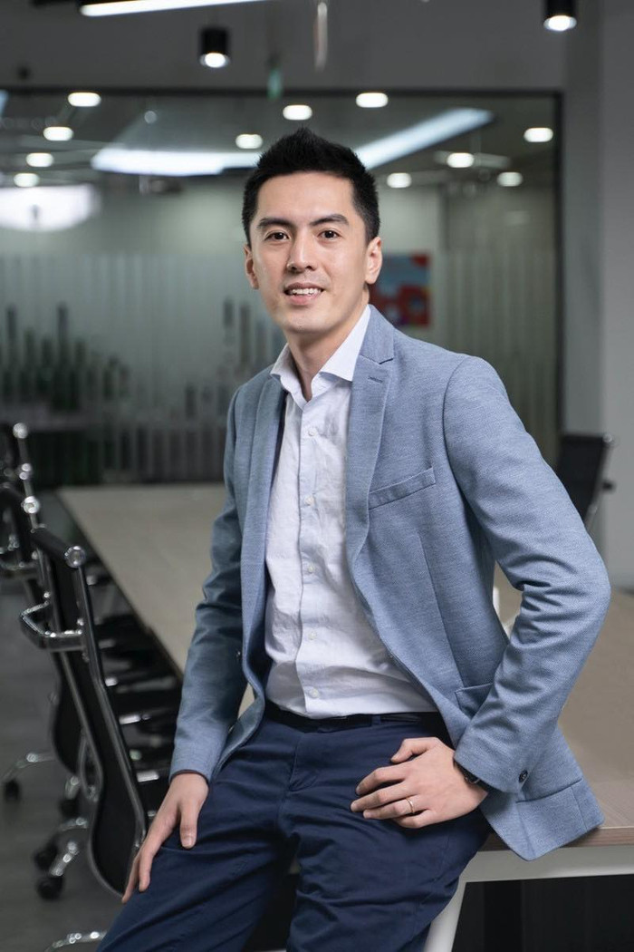 Vẻ ngoài lịch lãm, điển trai của Tân CEO Gojek Việt Nam.