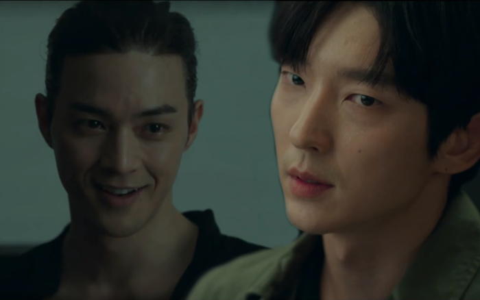 Tập 25 'Hoa của quỷ': Kẻ giết người Kim Ji Hoon bắt bài Lee Joon Ki, lật ngược thế cục của vụ án Ảnh 2