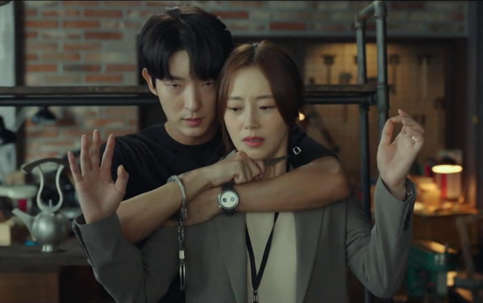 Tập 26 'Hoa của quỷ': Tai họa ập đến, Lee Joon Ki trở thành nghi phạm số 1 cho vụ án giết nguời do Kim Ji Hoon gây ra Ảnh 2