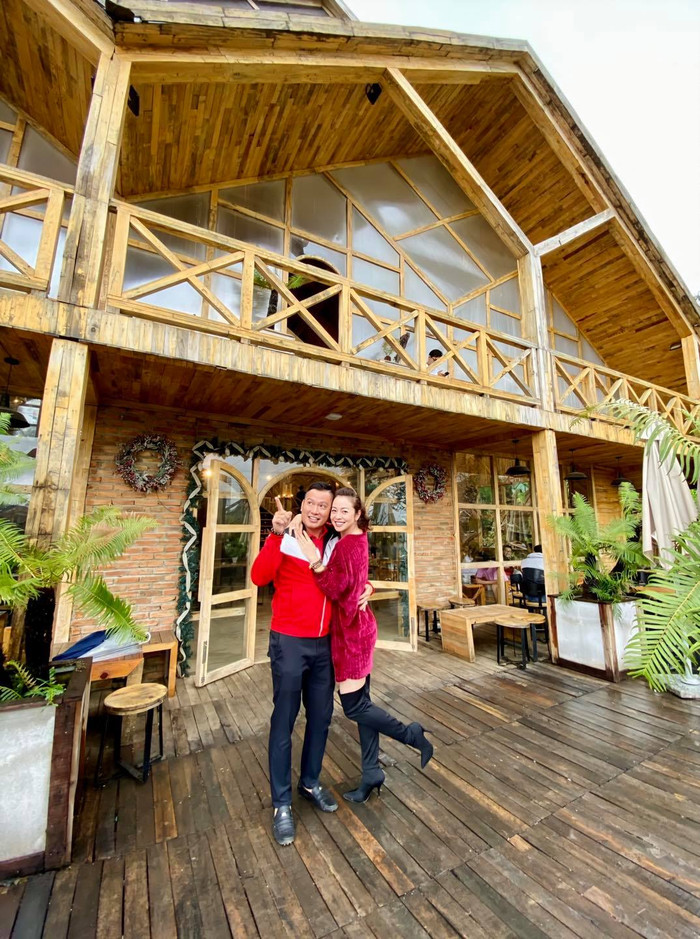 Ngoài con trai Bảo Nam của ca sĩ Quang Dũng, Jennifer Phạm sau đó đã sinh 3 con cho ông xã Đức Hải lần lượt là bé Na, Nu và Nấm vào các năm 2013, 2016 và 2020