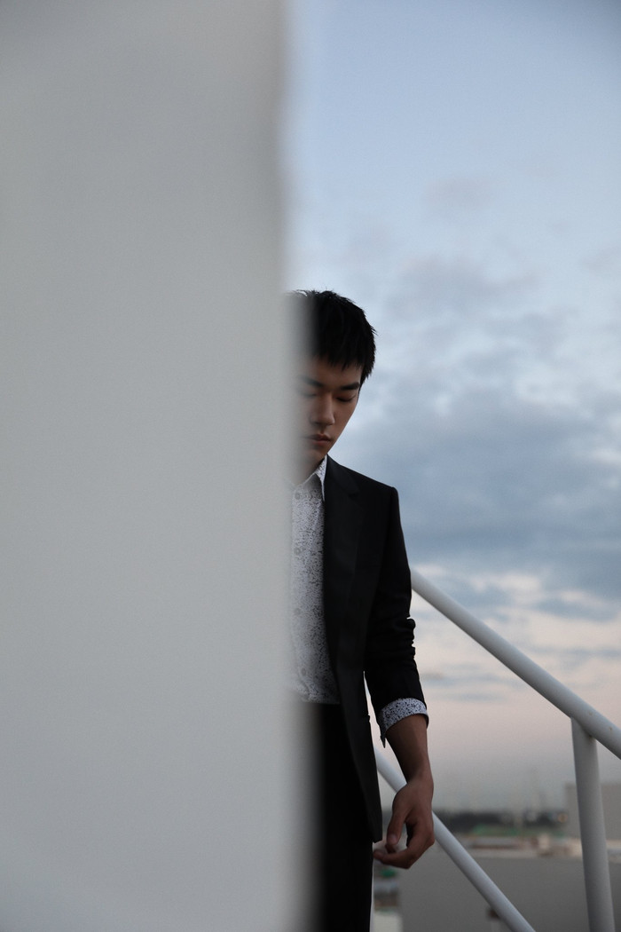 Dịch Dương Thiên Tỉ tiếp tục xuất hiện với kiểu tóc 'cún táp', đẹp trai đến mức người xem không thể rời mắt Ảnh 19