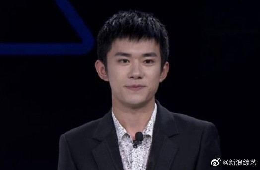 Dịch Dương Thiên Tỉ tiếp tục xuất hiện với kiểu tóc 'cún táp', đẹp trai đến mức người xem không thể rời mắt Ảnh 6