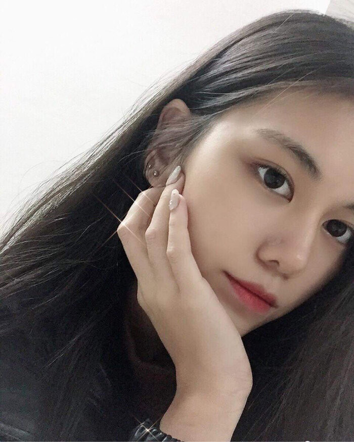 Hình ảnh đời thường xinh đẹp của Hà Linh. 