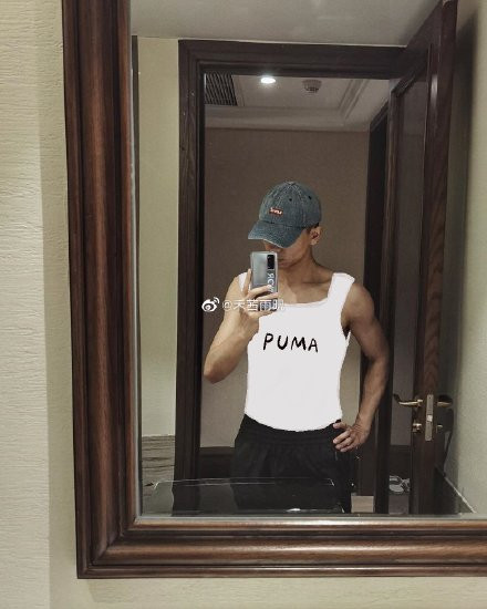 Lý Hiện bị nói là 'kẻ hai mặt' khi có thao tác khác nhau trên hai trang mạng xã hội Ảnh 21