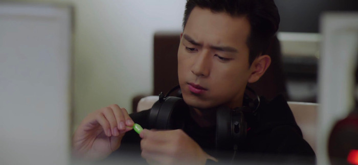 Lý Hiện bị nói là 'kẻ hai mặt' khi có thao tác khác nhau trên hai trang mạng xã hội Ảnh 11