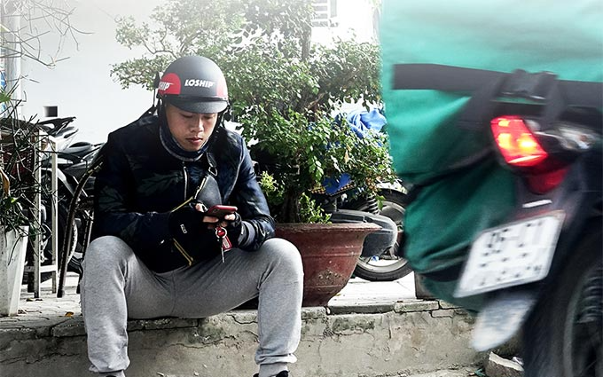 Cầu thủ Hà Nội FC chạy xe ôm mưu sinh, 3 tháng chờ giấy thanh lý Ảnh 2