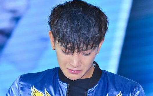 Lộc Hàm gửi vòng hoa chia buồn cùng Hoàng Tử Thao về nỗi đau mất bố Ảnh 2