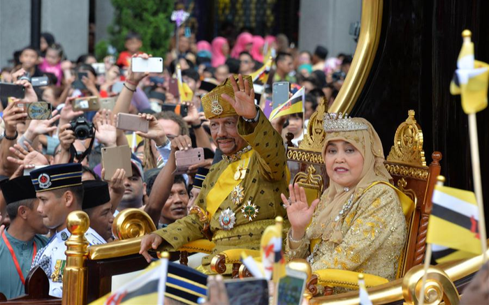 Có gì trong bữa tiệc xa hoa dài 2 tuần của Quốc vương Brunei, riêng 17 triệu đô chi cho việc mời ông hoàng nhạc Pop Michael Jackson? Ảnh 2