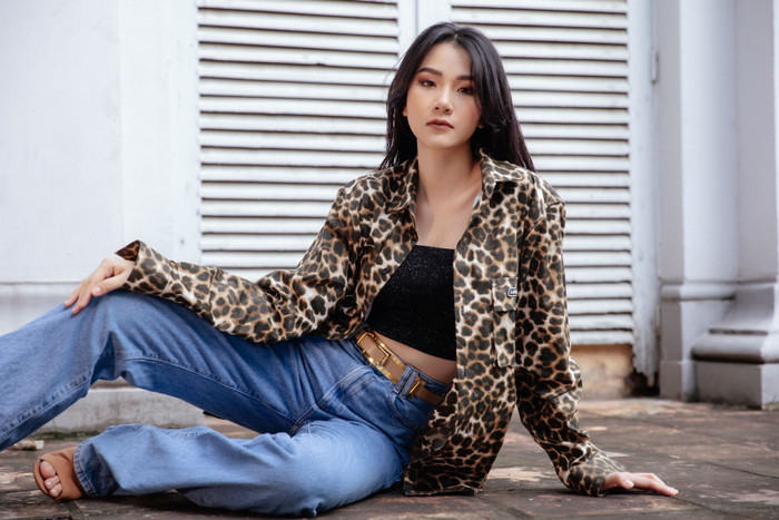 Trang phục mùa Thu nửa kín nửa hở từ MC Thảo Nhi sẽ vô cùng hữu ích cho các bạn gái đam mê thời trang