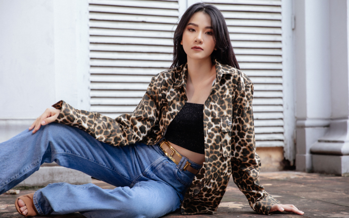 Đón gió thu lãng mạn với áocroptop & blazer tôn eo thon Ảnh 2