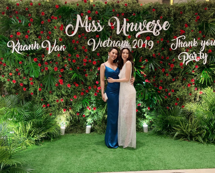 Có thể thấy, chị dâu Khánh Vân luôn gây ấn tượng bởi nụ cười tươi, nhan sắc vượt trội, chiều cao và vóc dáng không kém chi cô em chồng.