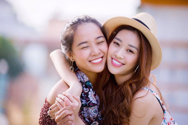 Được biết do có chung sở thích thi nhan sắc, nên hoa hậu sinh năm 1995 và chị dâu rất thân thiết
