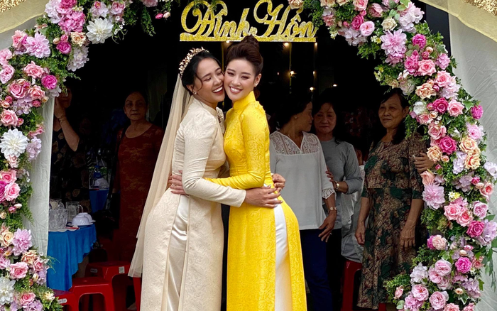 Khánh Vân làm dâu phụ trong đám cưới anh trai, chị dâu nhan sắc cũng chẳng phải dạng vừa Ảnh 2