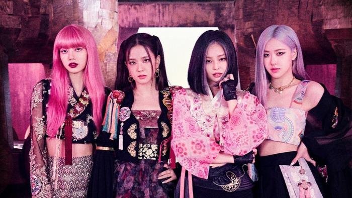 Tiếp bước SuperM và BlackPink, Stray Kids khiến fan thích mê khi diện Hanbok cách tân trong MV 'Back Door' Ảnh 7