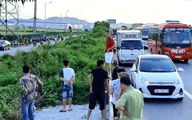 Tài xế xe bán tải tăng ga bỏ chạy, tông tử vong một chiến sĩ cảnh sát cơ động Ảnh 2