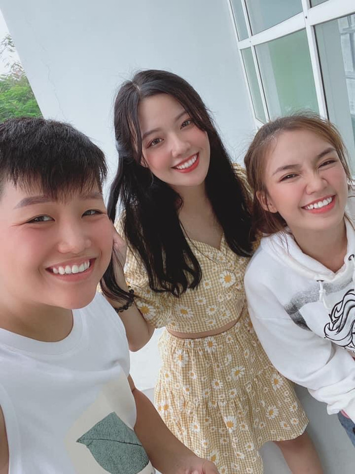 Đạo diễn YunBin cùng Fanny Trần và Tú Tri (từ trái qua phải)