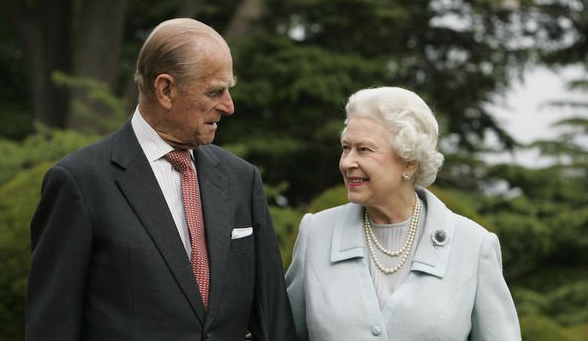 Sau khi thư giãn vài tuần tại Lâu đài Balmoral, dự kiến Nữ hoàng Elizabeth II và Hoàng thân Philip sẽ tiếp tục chuyển đến dinh thự Sandringham.