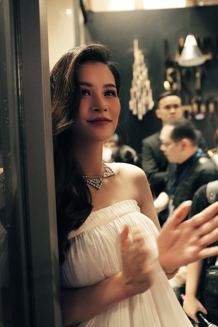 Cư dân mạng share rần rần khoảnh khắc Đông Nhi ôm bụng bầu tựa cửa, âm thầm cổ vũ Noo Phước Thịnh sau cánh gà Ảnh 4