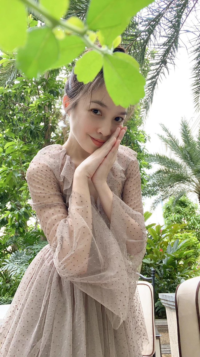 Dù đã chạm ngưỡng 40 tuổi và là 'mẹ một con' nhưng Hiền Thục vẫn luôn khiến khán giả phải sửng sốt trước nhan sắc trẻ trung cũng như vóc dáng thon thả gợi cảm của mình